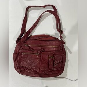 Red leather like bag Bueno